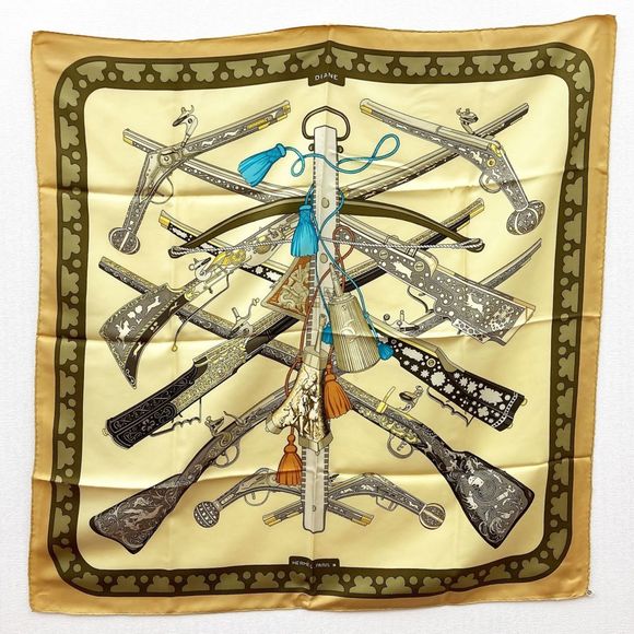 HERMES エルメス カレ90 DIANE ダイアン 銃 大判 スカーフ HERMES エルメス カレ90 DIANE ダイアン 銃 大判 スカーフ